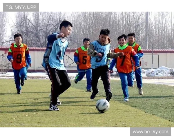 学妹足球队热招新队员，激情挥洒绿茵场，共同追逐胜利与梦想